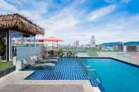 สระว่ายน้ำ Hallo Patong Hotel 