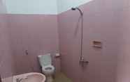 Toilet Kamar 6 Family Garden Homestay