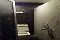 Toilet Kamar UFO Capsule Hotel