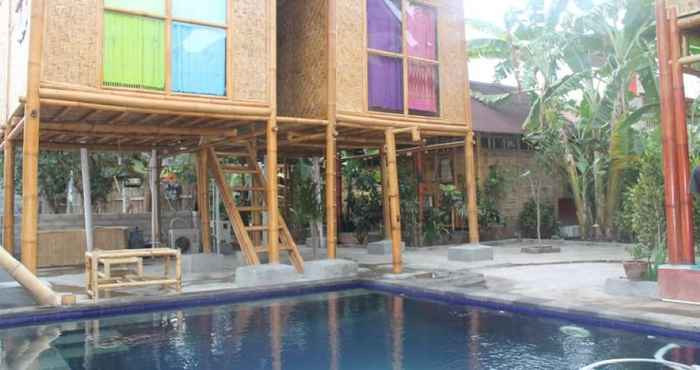 Kolam Renang Little Woodstock Homestay