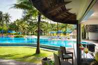 บาร์ คาเฟ่ และเลานจ์ Outrigger Khao Lak Beach Resort