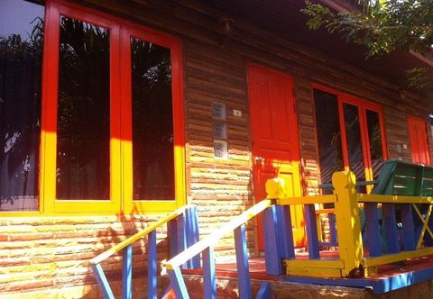 Common Space Black Marine Guest House