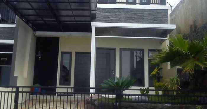 Exterior Villa Kencana Apel C1