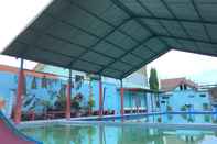 Swimming Pool Hotel Mandiri 2