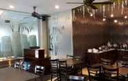 Restoran 4 Bary Inn Hotel KLIA & KLIA2, Free Airport Pick-Up