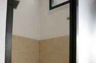 In-room Bathroom House 140 Jogja