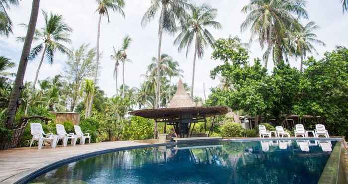 Swimming Pool B52 Beach Resort