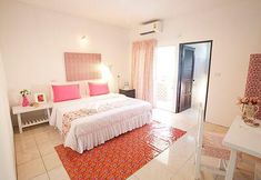 Bedroom 4 Les Fleurs House