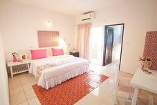 Phòng ngủ Les Fleurs House