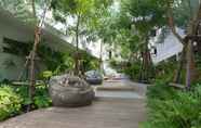 สระว่ายน้ำ 6 CHERN Bangkok Boutique Hostel