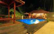 Swimming Pool 2 Hotel Puri Nusa Indah 