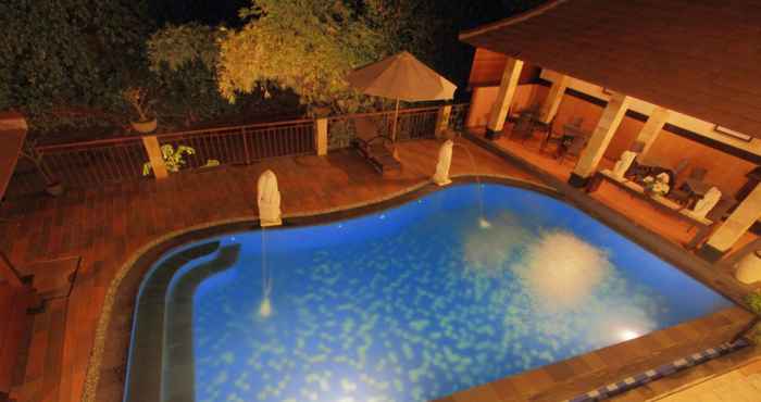 Swimming Pool Hotel Puri Nusa Indah 