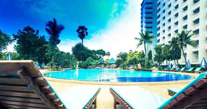 Swimming Pool The Circle Residence Jomtien