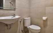 In-room Bathroom 6 Tirta Mansion Lippo Village