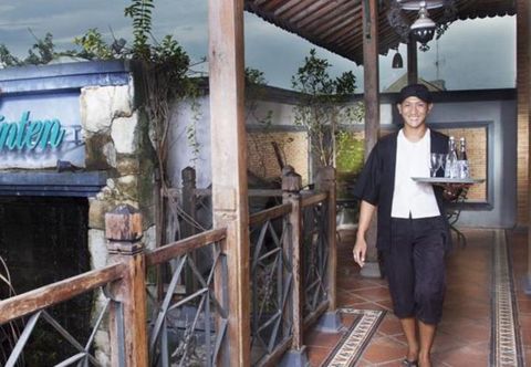 Exterior Omah Sinten Heritage Hotel & Resto
