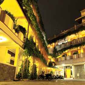 Exterior / Building 1 Lestari Hotel & Resto , Jember Hotels