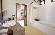 ห้องน้ำภายในห้อง 6 Thai House Beach Resort