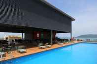 Swimming Pool Hotel Grandis