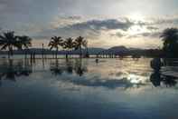 Kolam Renang Kaengkrachan Boathouse Paradise Resort