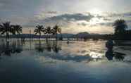Kolam Renang 6 Kaengkrachan Boathouse Paradise Resort