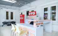 Lobby 6 SUPER OYO 409 Pondok Helomi