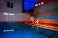 Swimming Pool Hotel De Ratt