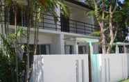 Bangunan 3 The Living Pool Villas