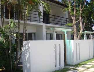 Bangunan 2 The Living Pool Villas