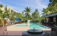 Kolam Renang 7 The Living Pool Villas