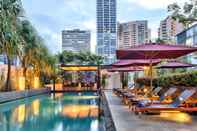 สระว่ายน้ำ Park Plaza Bangkok Soi 18