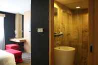 ห้องน้ำภายในห้อง Hotel Vista Express