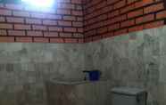 Phòng tắm bên trong 5 Manggala Giri Cottage