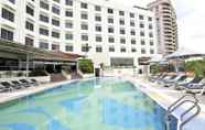 สระว่ายน้ำ 4 Grand Margherita Hotel