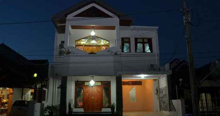 Exterior Surya Darma Homestay