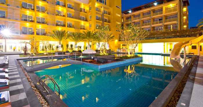 Swimming Pool Grand Bella Hotel