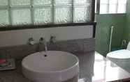 In-room Bathroom 3 Villas Oasis Sanur