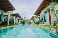 สระว่ายน้ำ T-Raya Resort Pranburi