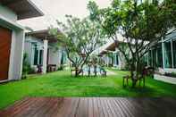 ภายนอกอาคาร T-Raya Resort Pranburi