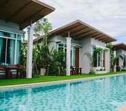 Kolam Renang 2 T-Raya Resort Pranburi