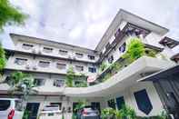 Bên ngoài Hotel Menteng 1