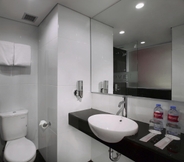 Toilet Kamar 6 favehotel Pekanbaru