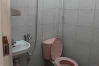 Toilet Kamar Hotel Makanul Amni 