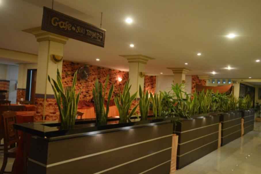 Harga kamar Hotel Grand Mahkota Lamongan, Pusat Kota Lamongan untuk