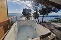 สระว่ายน้ำ Koh Jum Resort