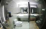 Toilet Kamar 5 HereHotel