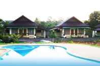 สระว่ายน้ำ Bangyai Buri Resort