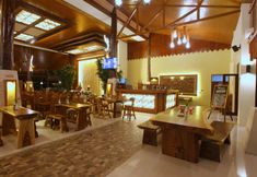 Bar, Kafe, dan Lounge 7 Sindang Reret Cikole