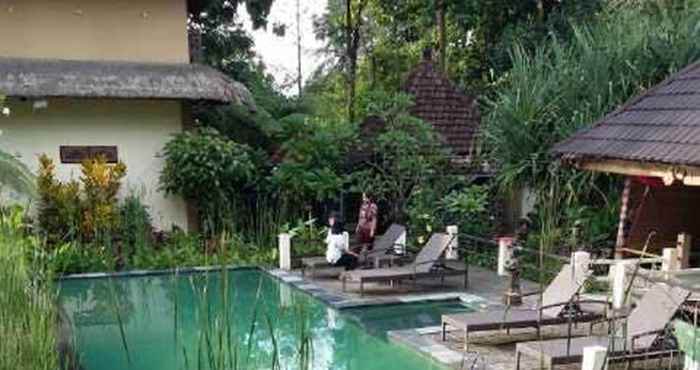 Kolam Renang Villa Manuksesa