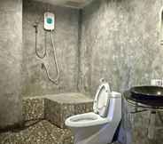 In-room Bathroom 2 Phi Phi Bay Paradise