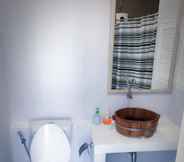 Toilet Kamar 6 Rinrada Loft Resident